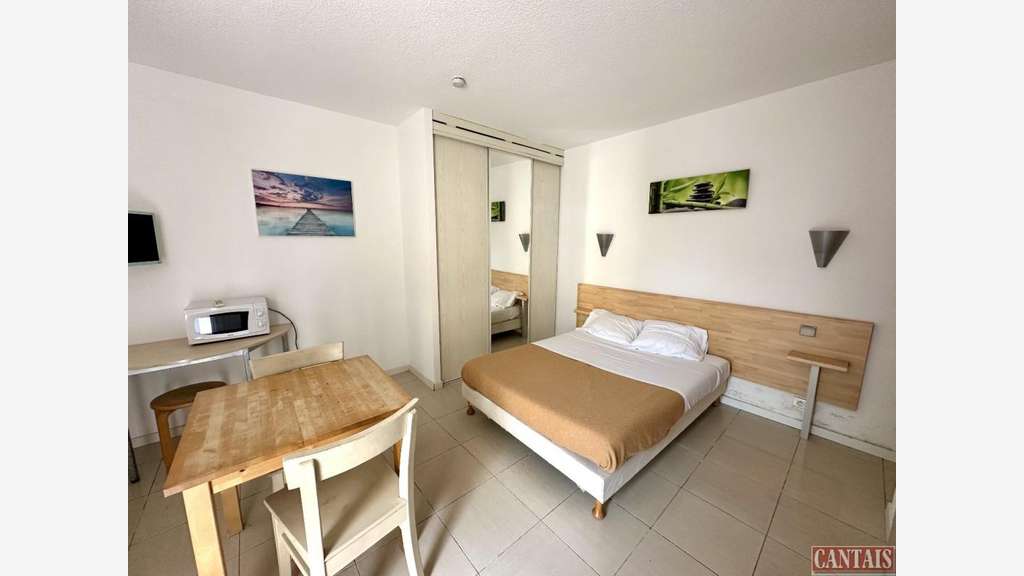Vente hôtel bureau sortie d'autoroute en Provence