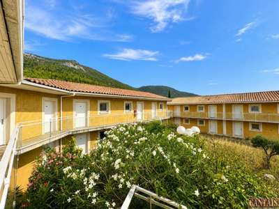 Vente hôtel bureau sortie d'autoroute en Provence
