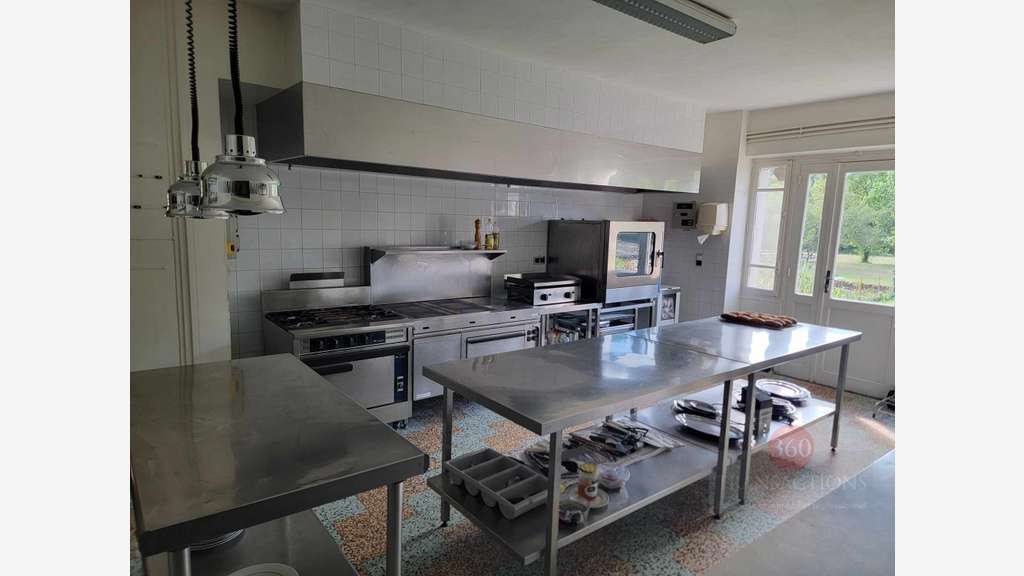 Hôtel restaurant de charme en vente à Lodève