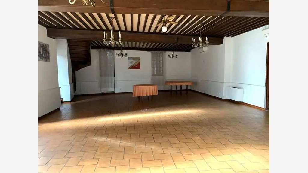 A vendre hôtel-restaurant ** 12 chambres à Varetz