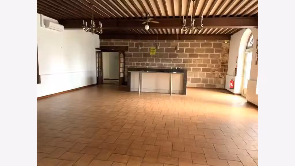 A vendre hôtel-restaurant ** 12 chambres à Varetz