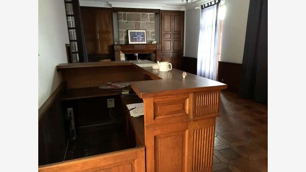 A vendre hôtel-restaurant ** 12 chambres à Varetz