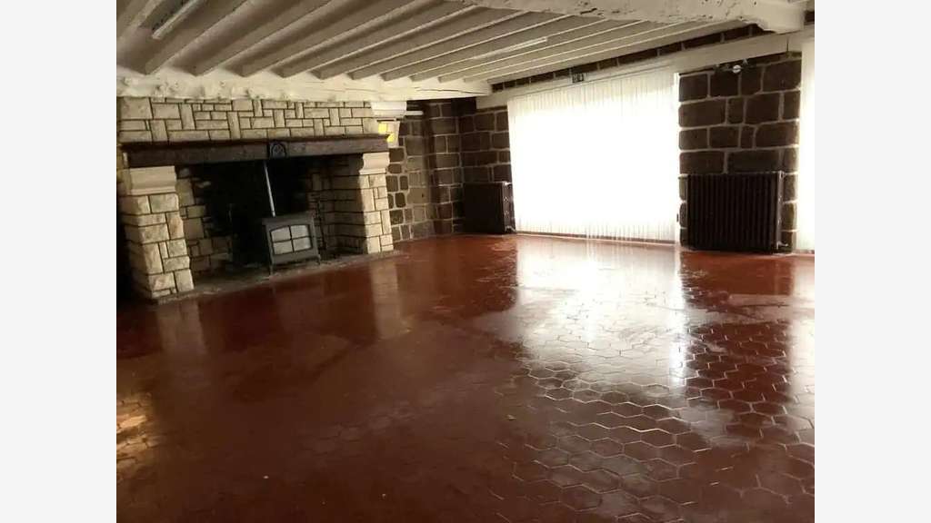 A vendre hôtel-restaurant ** 12 chambres à Varetz