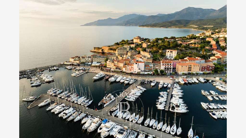 AV hôtel de prestige Saint-Florent empl strat