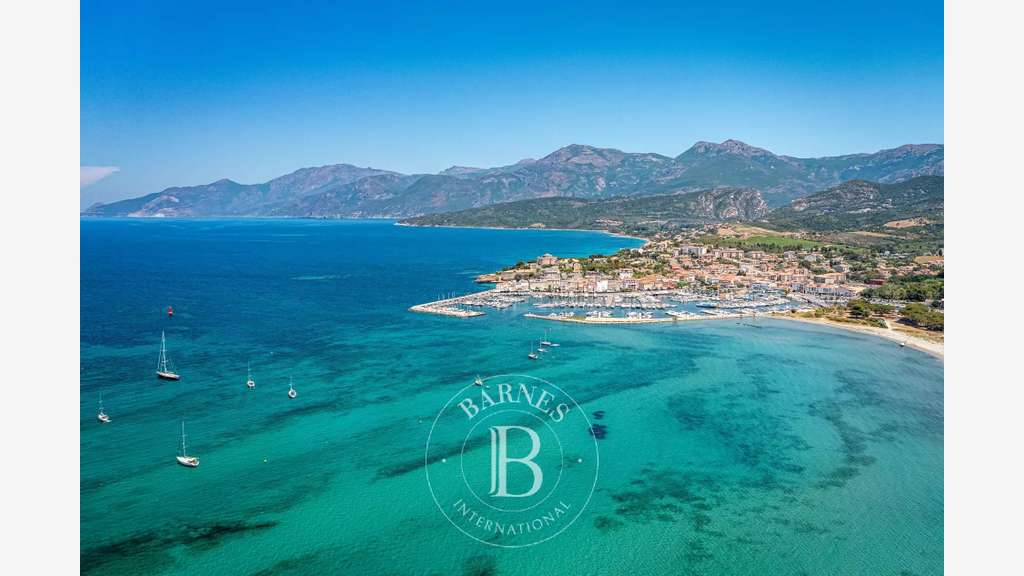 AV hôtel de prestige Saint-Florent empl strat