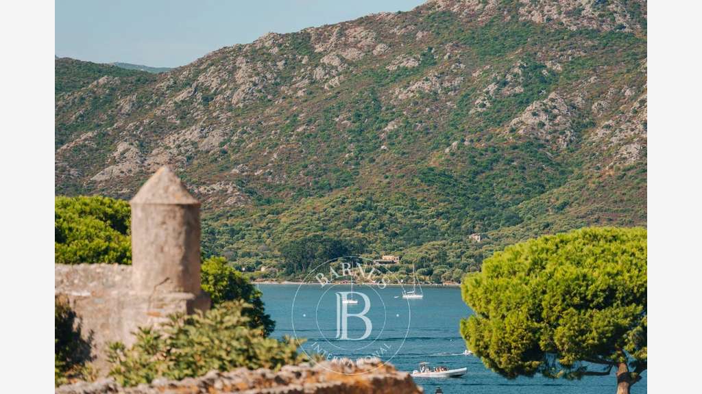 AV hôtel de prestige Saint-Florent empl strat