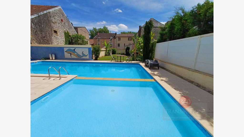 A vendre hôtel avec piscine 23 chambres Souillac