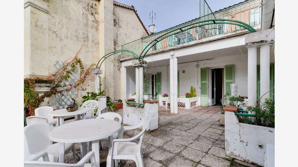 Vente hôtel bureau de charme à St Vallier de Thiey