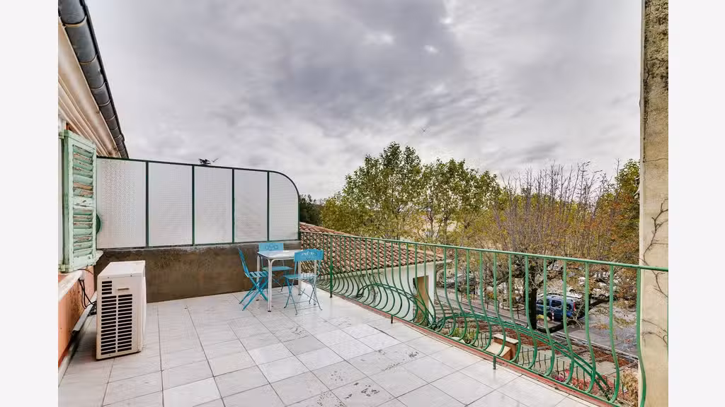 Vente hôtel bureau de charme à St Vallier de Thiey