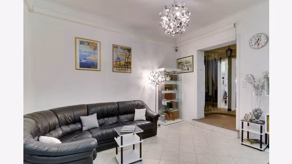 Vente hôtel bureau de charme à St Vallier de Thiey