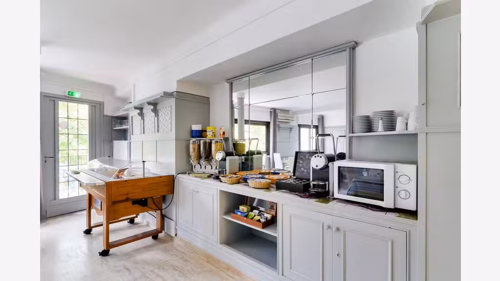 Vente hôtel bureau de charme à St Vallier de Thiey
