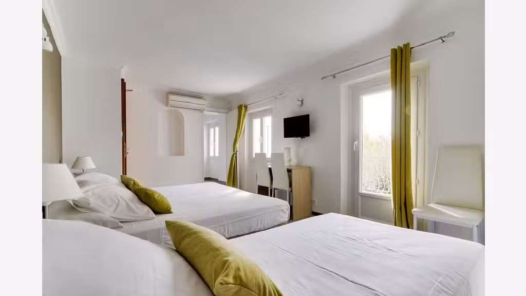 Vente hôtel bureau de charme à St Vallier de Thiey