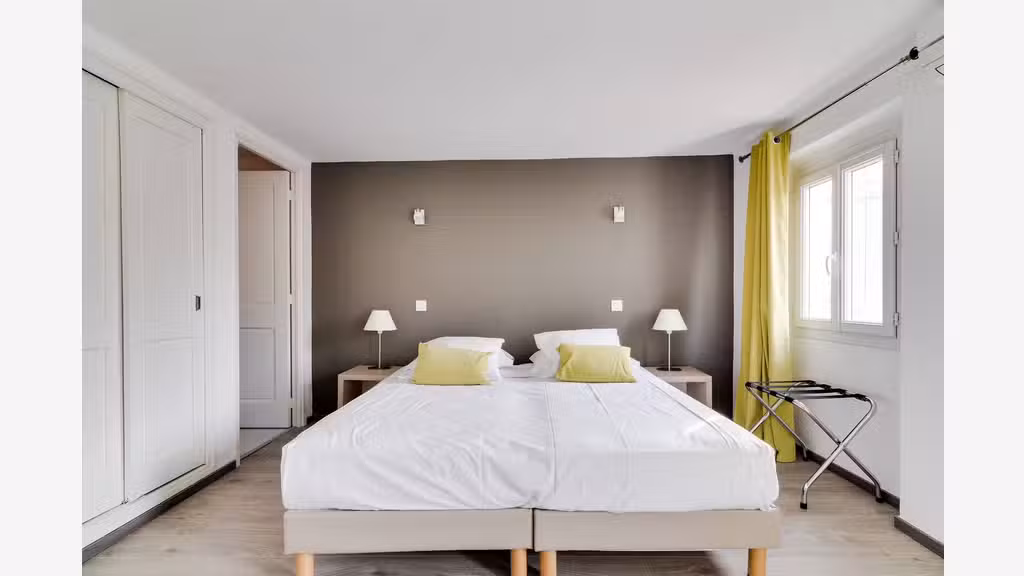Vente hôtel bureau de charme à St Vallier de Thiey