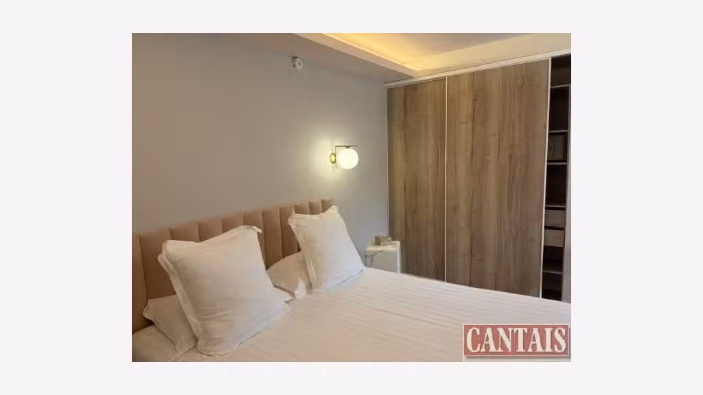 Vente hôtel bureau à 50m de la mer en Languedoc