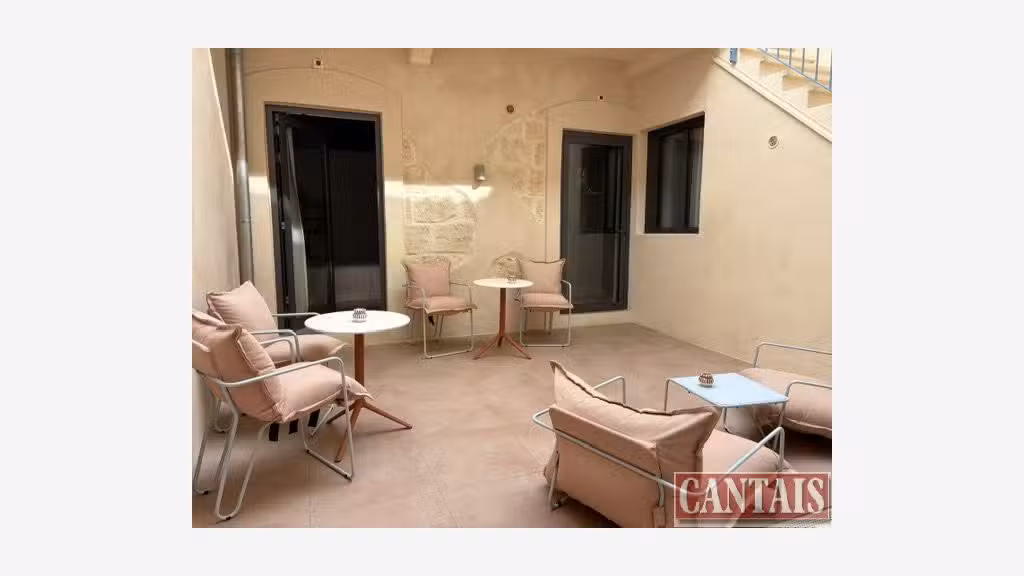 Vente hôtel bureau à 50m de la mer en Languedoc