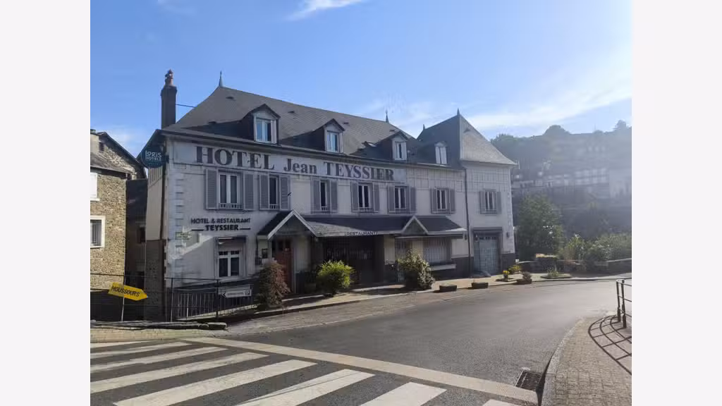 Hôtel 15 ch restaurant à vendre à Uzerche (19)