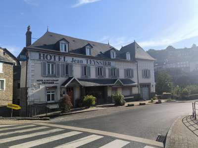 Hôtel 15 ch restaurant à vendre à Uzerche (19)
