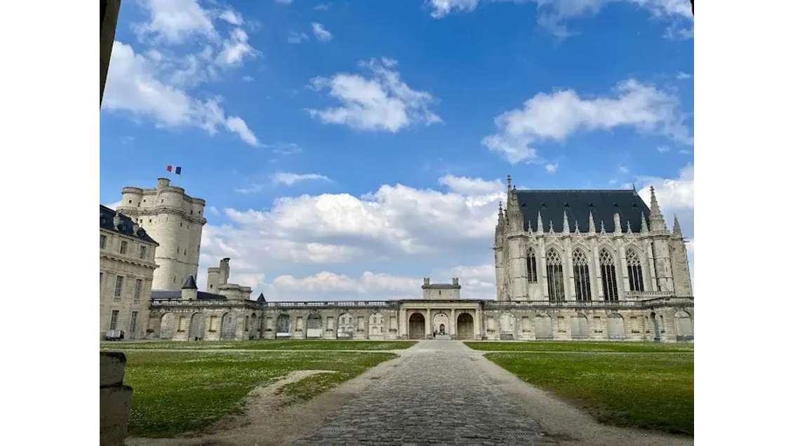 Vente hôtel bureau Vincennes face Château Royal