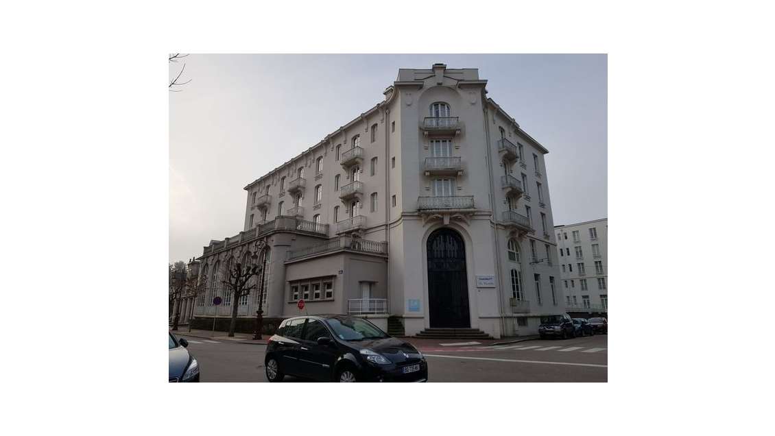 AV hôtel de 160 N° bordure Parc Thermal de Vittel