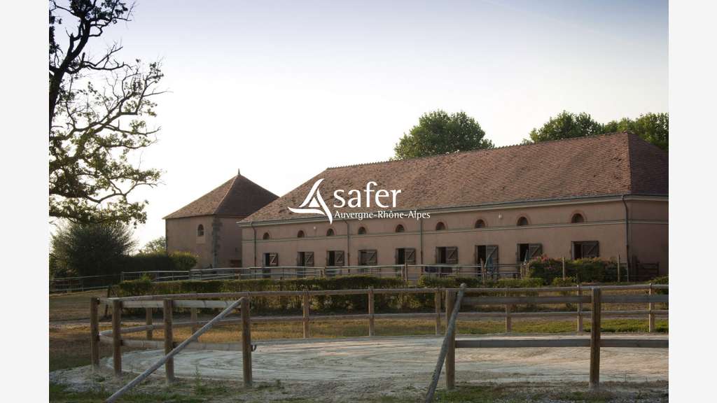 Cède domaine hôtelier et touristique à Ygrande
