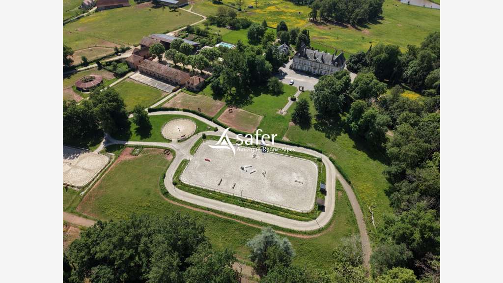 Cède domaine hôtelier et touristique à Ygrande