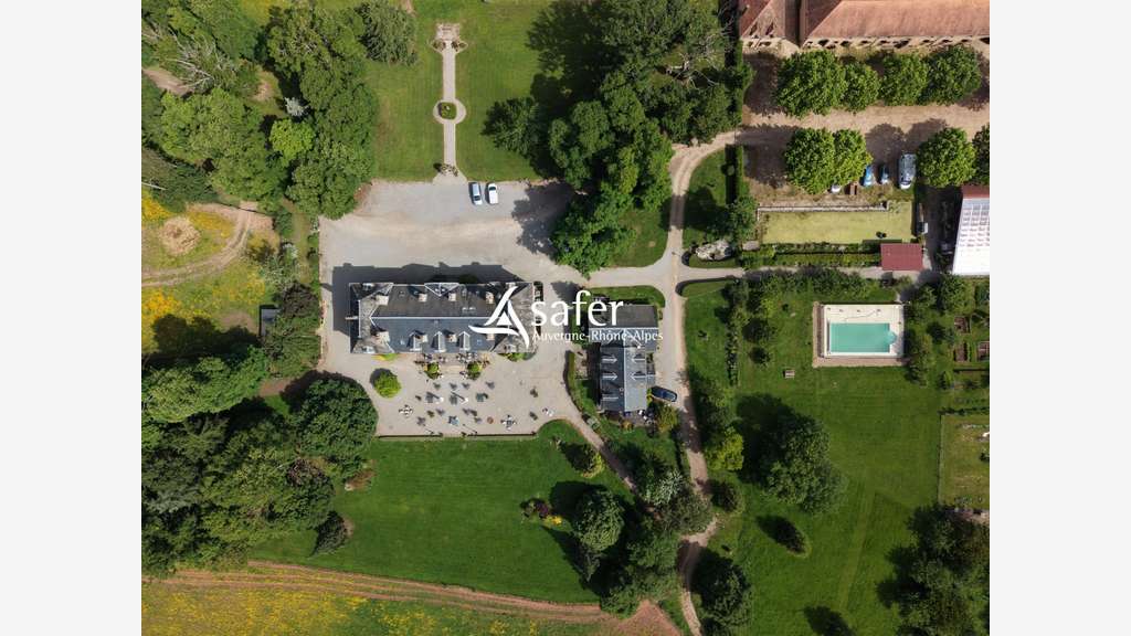 Cède domaine hôtelier et touristique à Ygrande