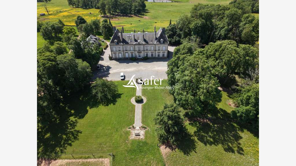 Cède domaine hôtelier et touristique à Ygrande