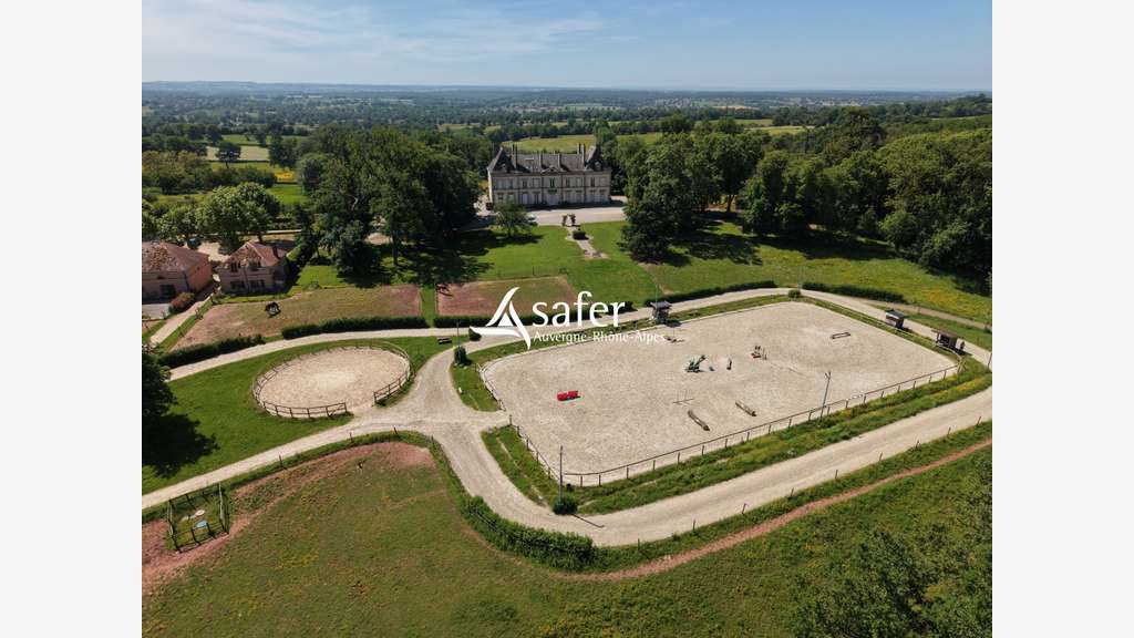 Cède domaine hôtelier et touristique à Ygrande
