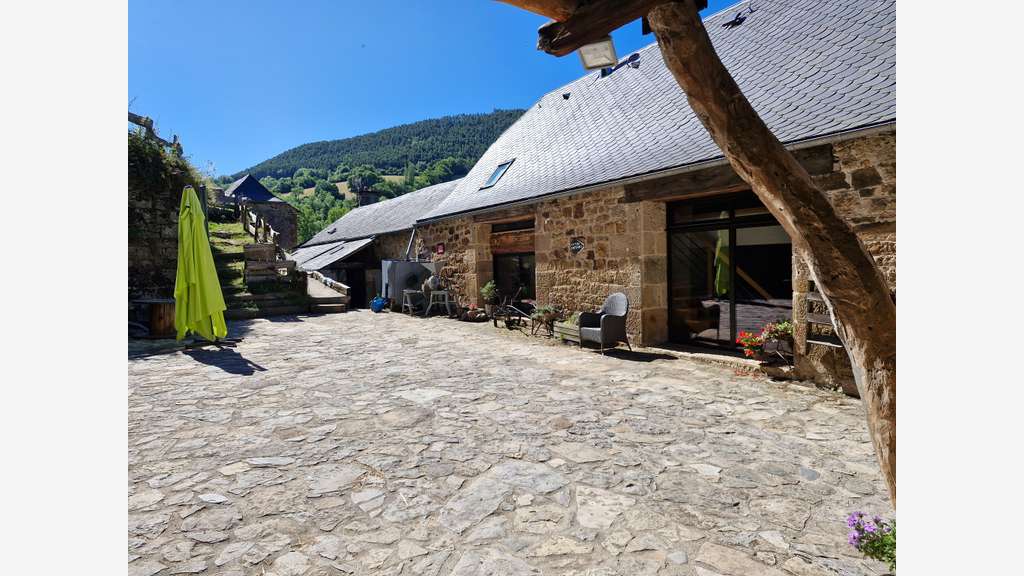 Corps de ferme réhabilité en chambres d'hôtes