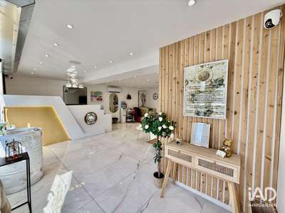 Vente institut de beauté récent  à Vaujours