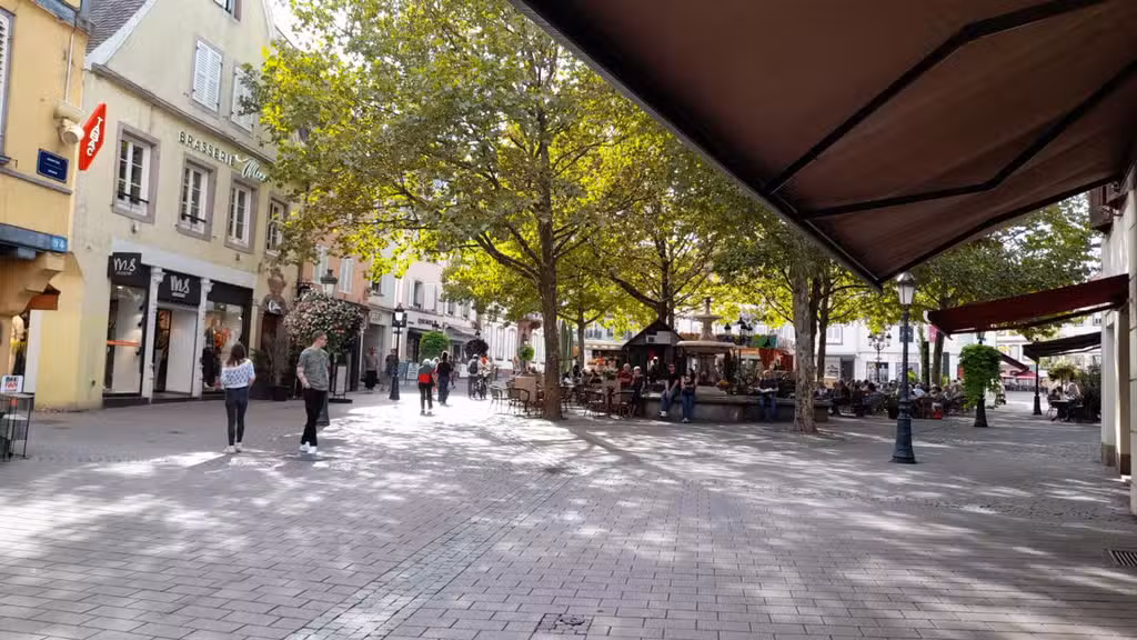 AV restaurant avec terrasse zone piétonne Haguenau