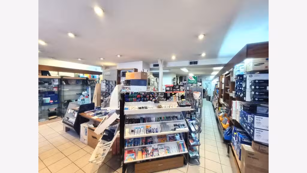 Vente FDC papeterie de 101m² empl N°1 à Versailles