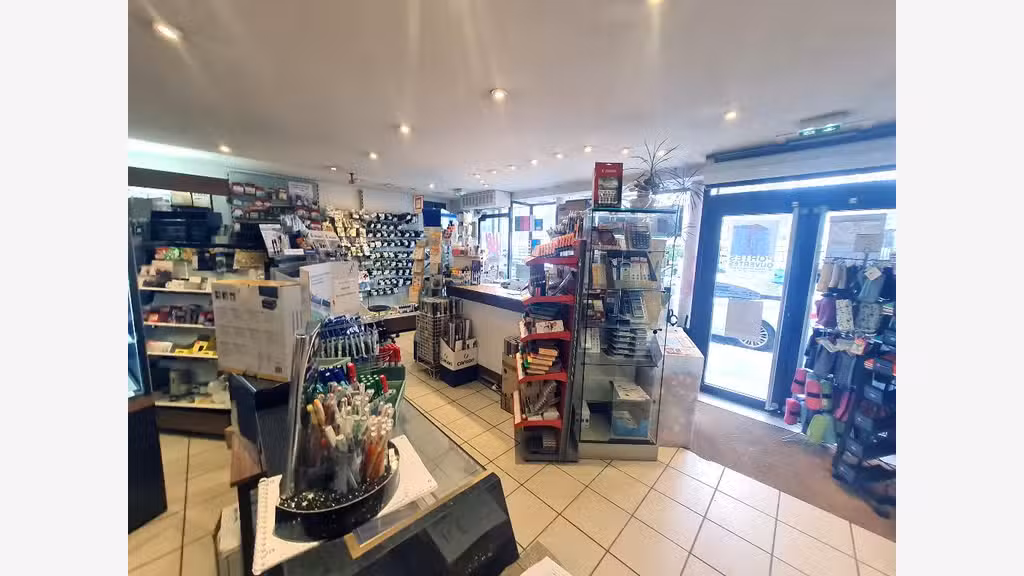 Vente FDC papeterie de 101m² empl N°1 à Versailles