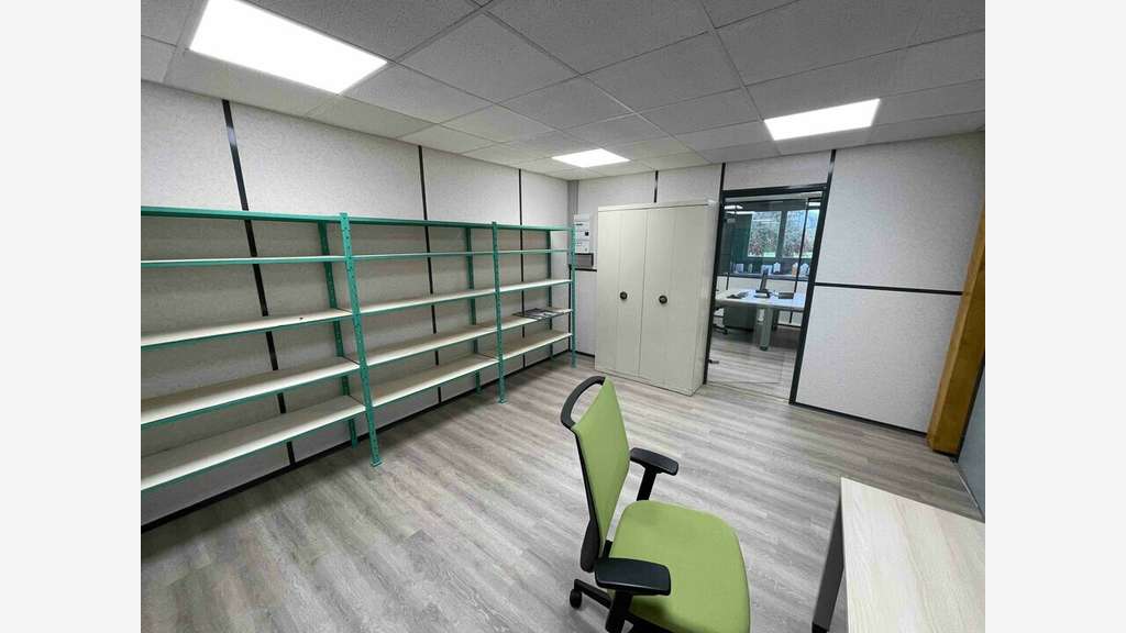Vend local 1500m² zone de Soudan sortie péage A10
