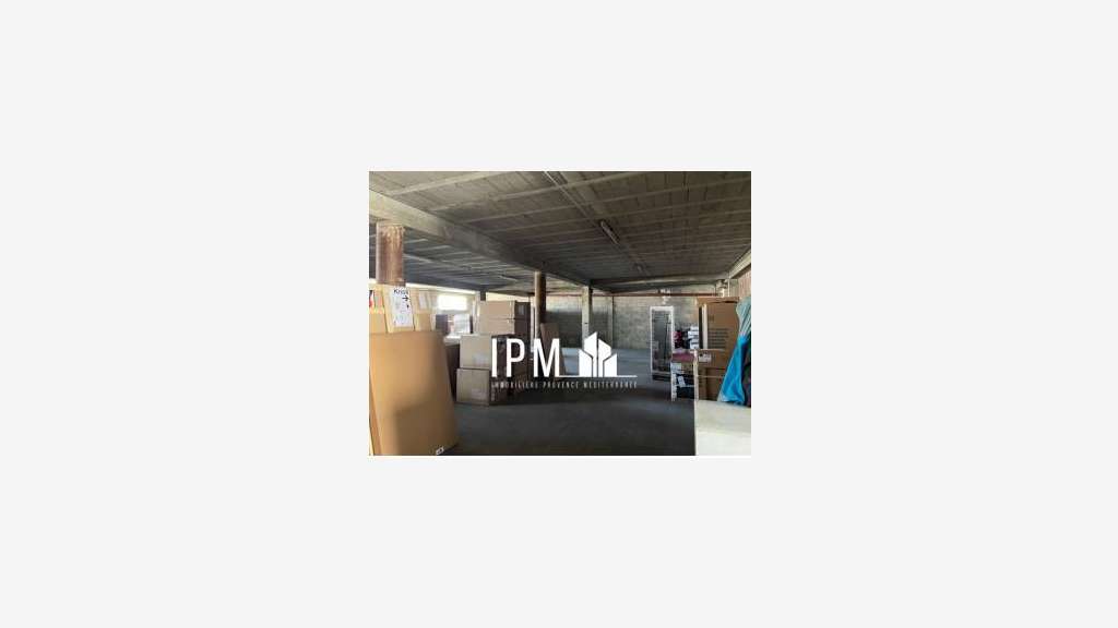 A vendre local activité bureaux 1780m² Marseille 3