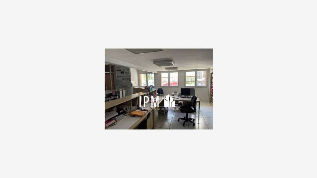 A vendre local activité bureaux 1780m² Marseille 3