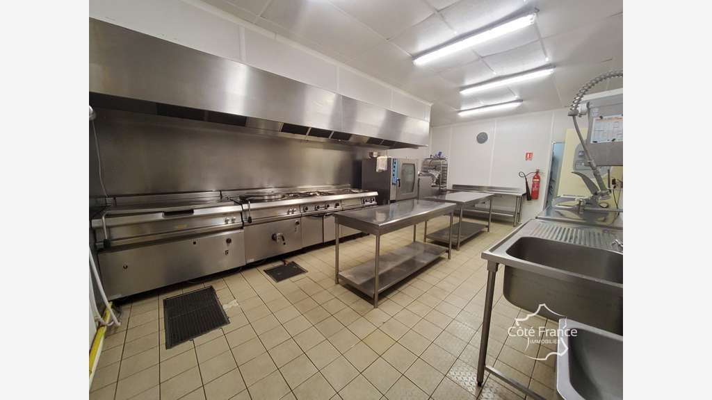 A vendre fonds et murs traiteur de 208m² à Givet