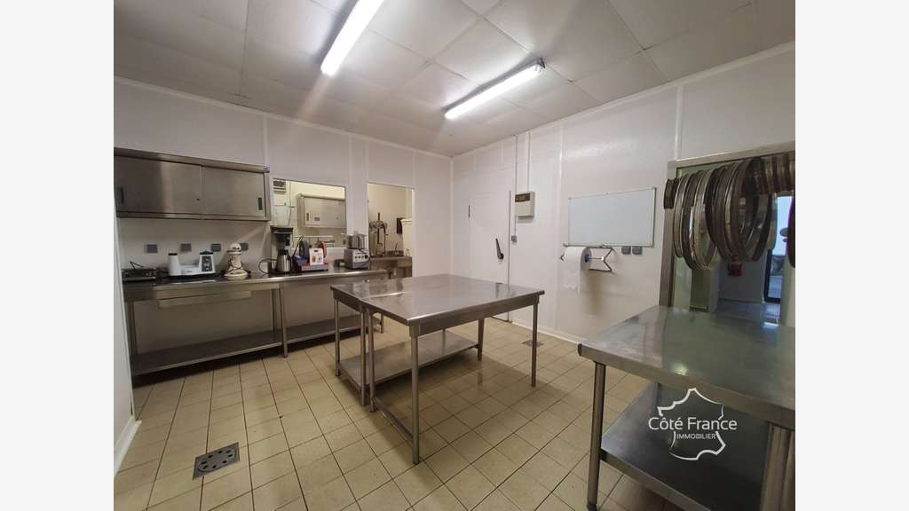 A vendre fonds et murs traiteur de 208m² à Givet