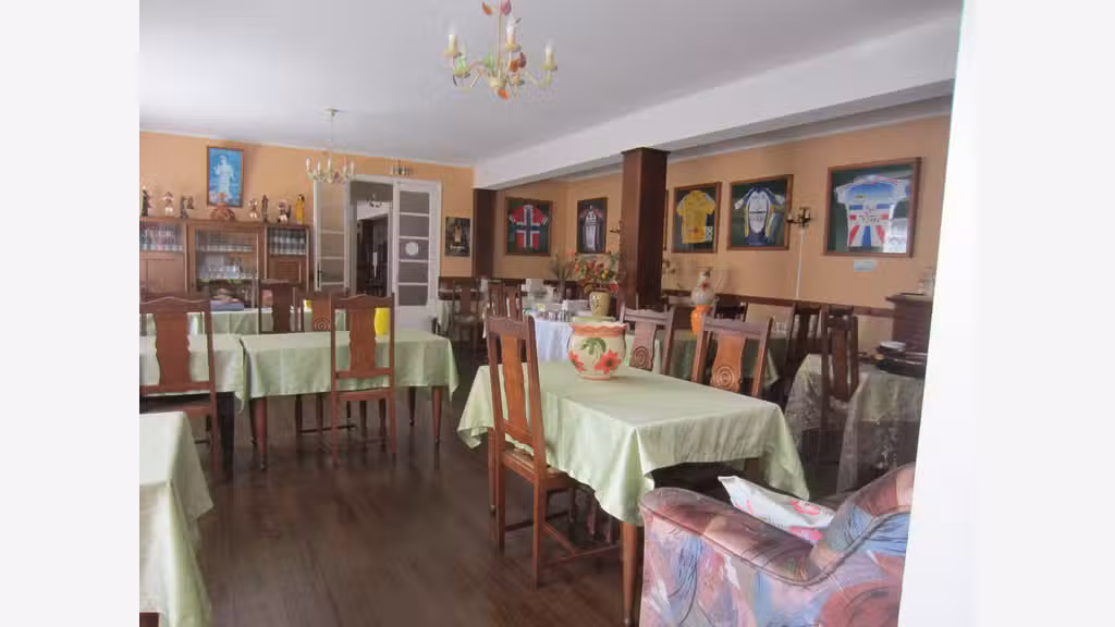 Reprise hotel-restaurant à l'entrée de Massat
