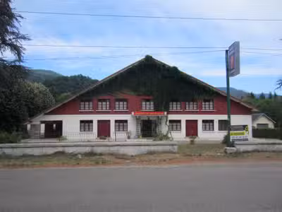 Reprise hotel-restaurant à l'entrée de Massat