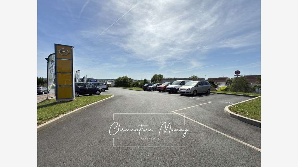 Murs commerciaux récent 300m² à Saint-Ouen