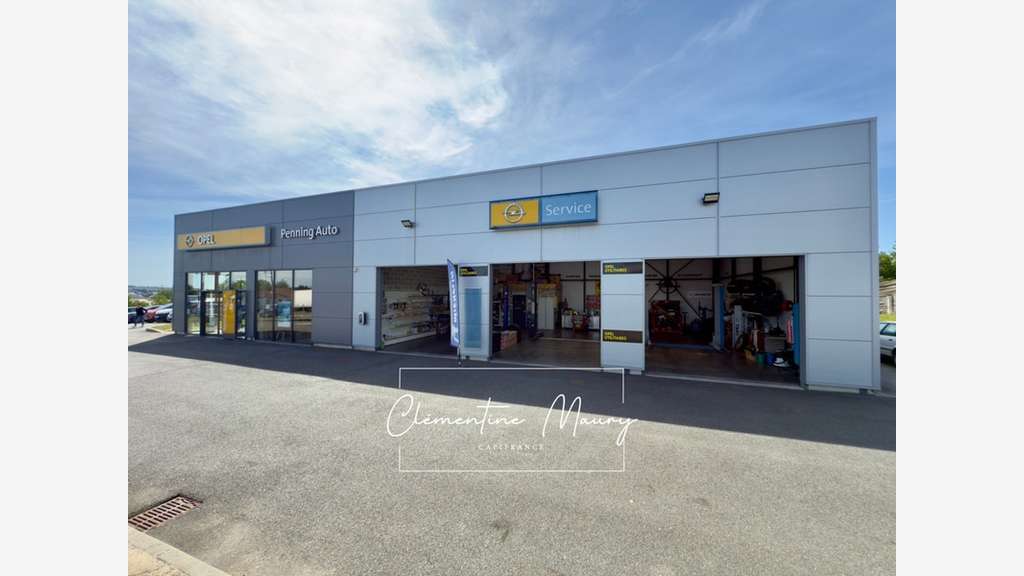 Murs commerciaux récent 300m² à Saint-Ouen