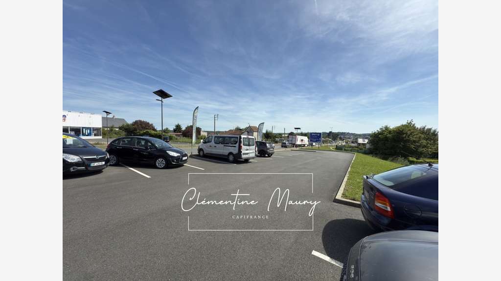 Murs commerciaux récent 300m² à Saint-Ouen