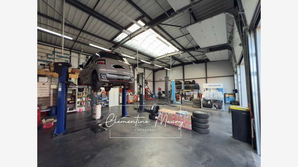 Murs commerciaux récent 300m² à Saint-Ouen