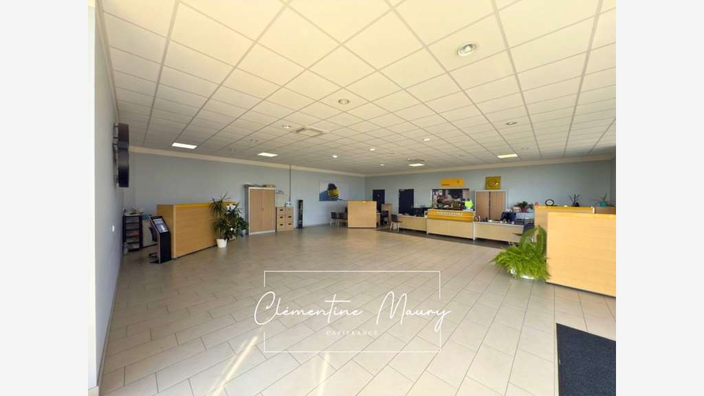 Murs commerciaux récent 300m² à Saint-Ouen