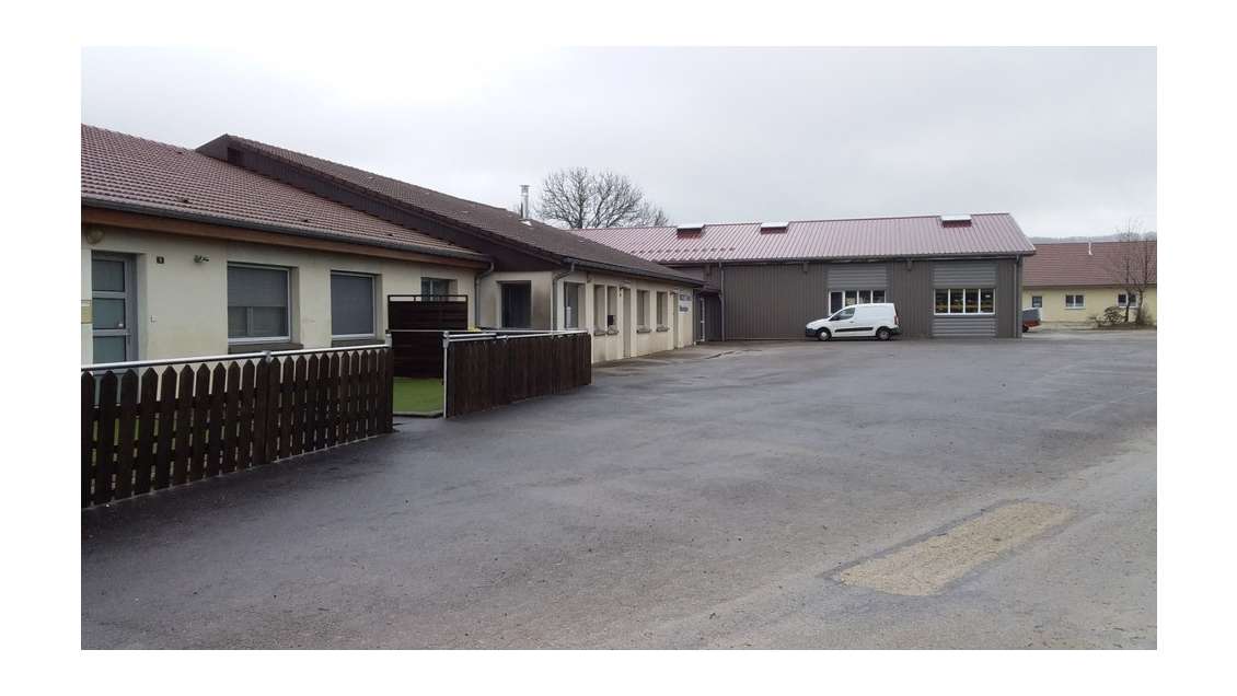 Vend local d'activités de 1400m² à Flangebouche