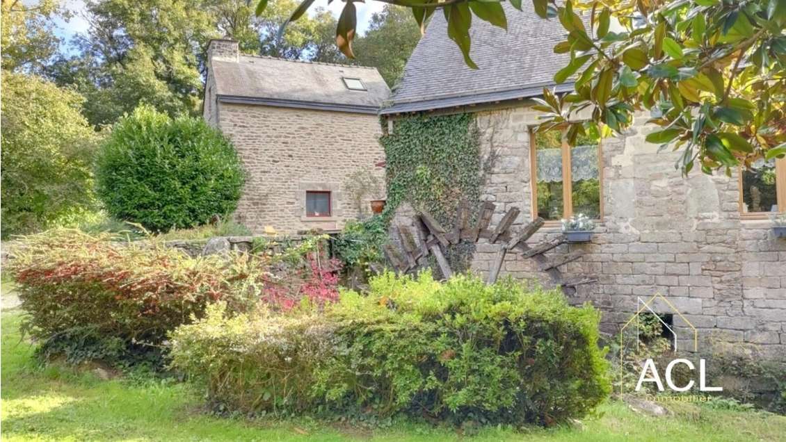 AV crêperie avec murs et fonds Domaine historique