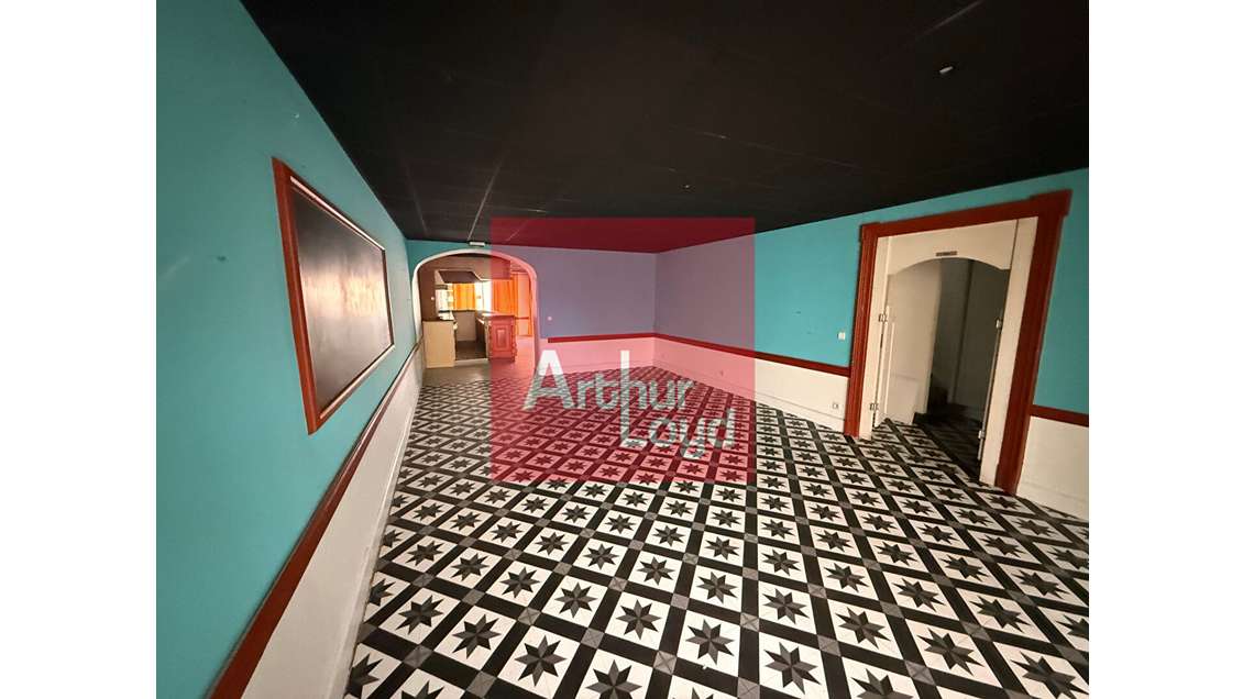 Local 331m² à fort potentiel à Bon-Encontre