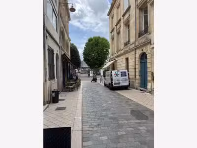 Vente restaurant rénové avec terrasse à Bordeaux