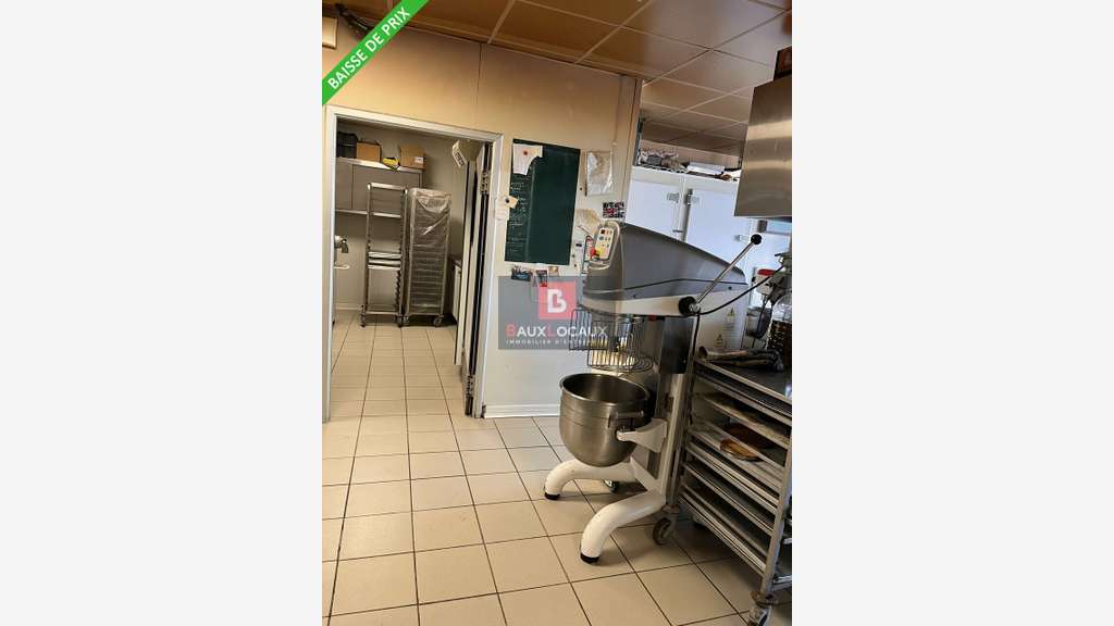 Boulangerie + murs à vendre empl N°1 à Fréjus